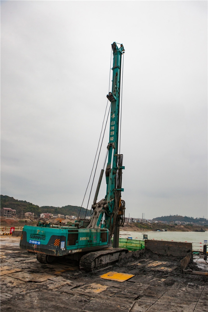 水下鉆孔80米，山河智能旋挖鉆機(jī)震撼施工場面
