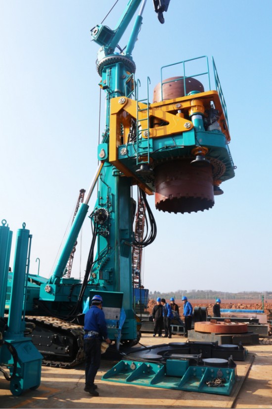 喜訊！山河智能SWRC170自行式全回轉(zhuǎn)全套管鉆機(jī)獲湖南省首臺(tái)(套)重大技術(shù)裝備產(chǎn)品獎(jiǎng)勵(lì)！