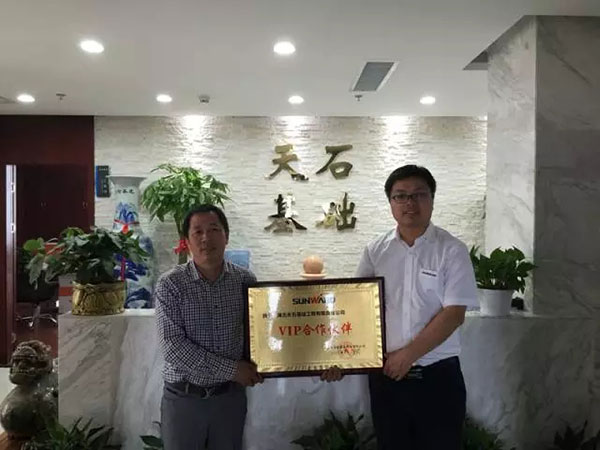 一路相隨，山河智能伴他功成名就