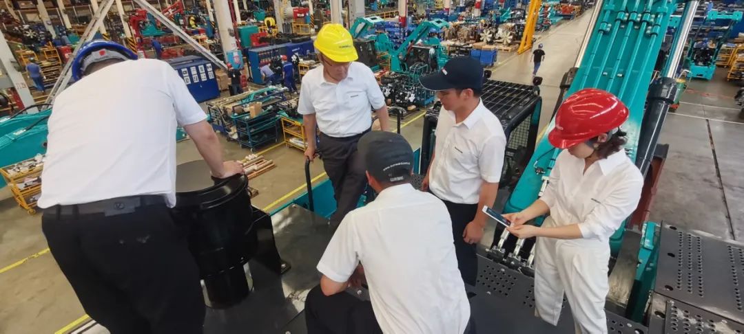 夠炫！夠酷！山河智能超大型挖掘機(jī)SWE750F下線