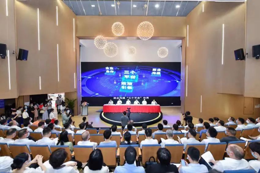 何清華獲“支持黨建工作優(yōu)秀企業(yè)家”榮譽稱號