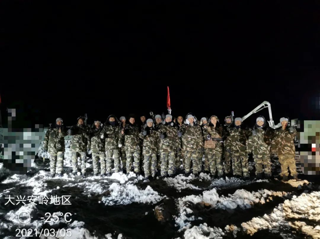 致敬！戰(zhàn)斗在風(fēng)沙中的特種裝備團(tuán)隊(duì)