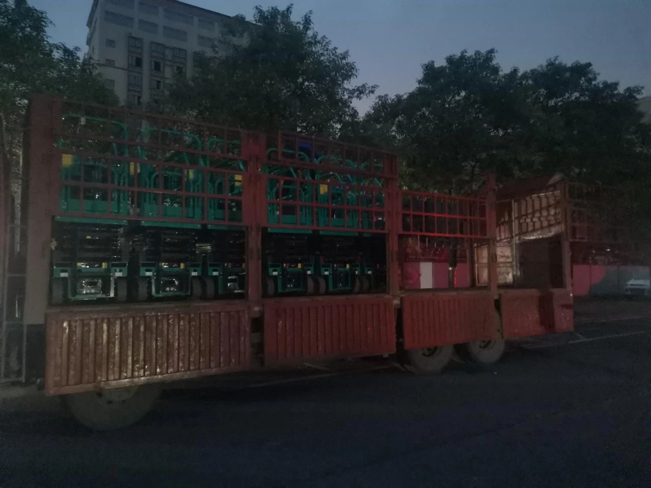 30小時，8個人，10臺裝備，我們說到做到！