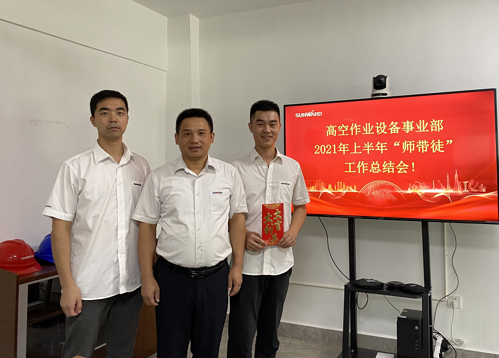 圖集 |超12萬元“帶崗津貼”發(fā)放！為這些導(dǎo)師點(diǎn)贊
