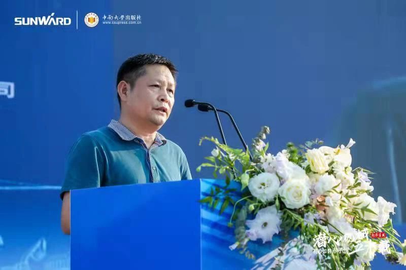 《何清華潛心機械五十年》新書發(fā)布，背后還有這些故事