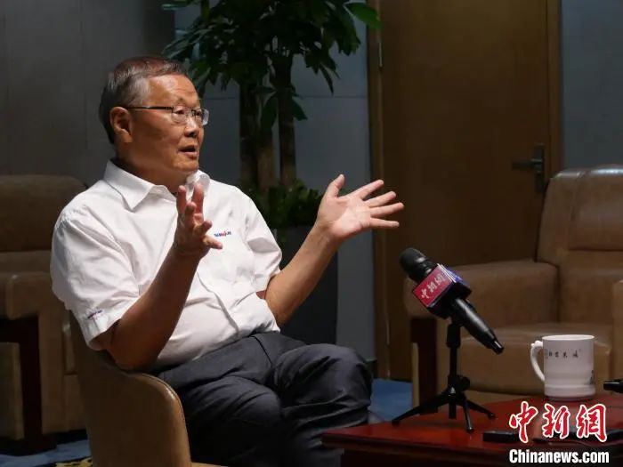 媒體聚焦 | 中新社專(zhuān)訪——山河智能創(chuàng)始人何清華：向著太陽(yáng)奔跑的筑夢(mèng)人