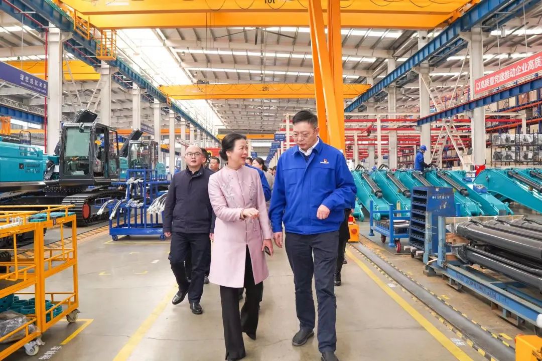 長沙市總工會、長沙經(jīng)開區(qū)總工會一行調(diào)研山河智能
