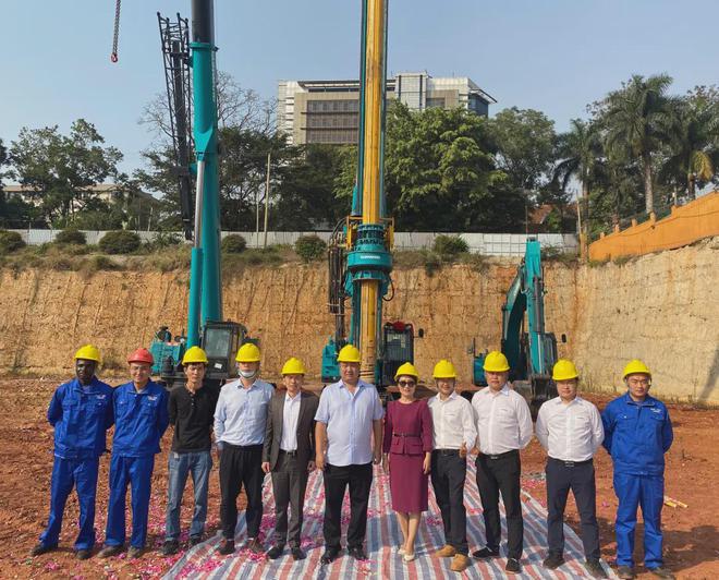 助力烏干達第一住宅高樓建設！山河智能再次出征非洲市場