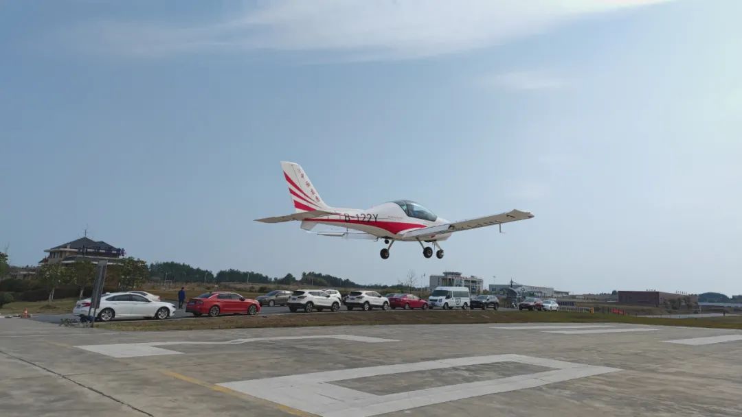 火情就是命令！湖南航空應(yīng)急救援隊山河機組展現(xiàn)“山河速度”