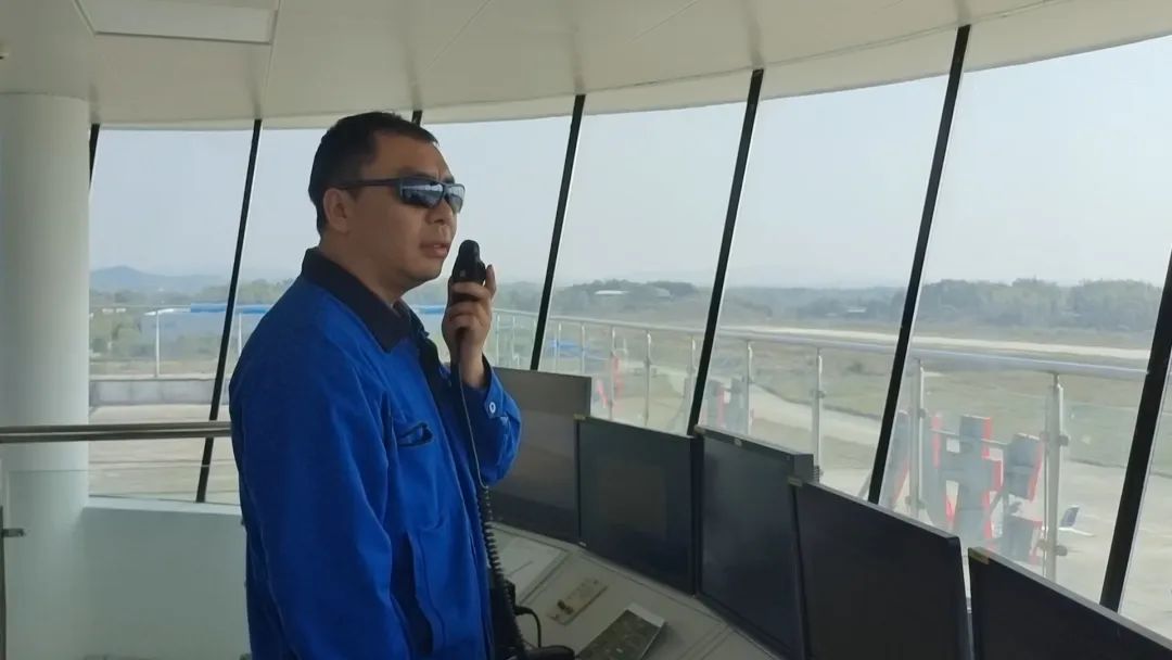 空地協(xié)同顯身手！湖南航空應(yīng)急救援隊(duì)山河機(jī)組開展特情處置應(yīng)急演練