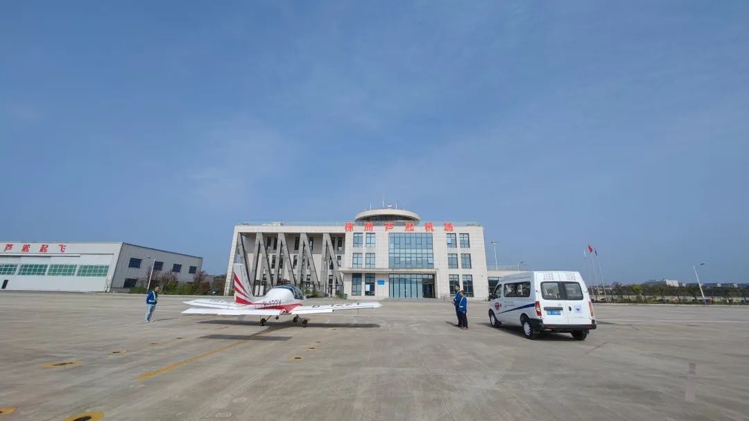 空地協(xié)同顯身手！湖南航空應(yīng)急救援隊(duì)山河機(jī)組開展特情處置應(yīng)急演練