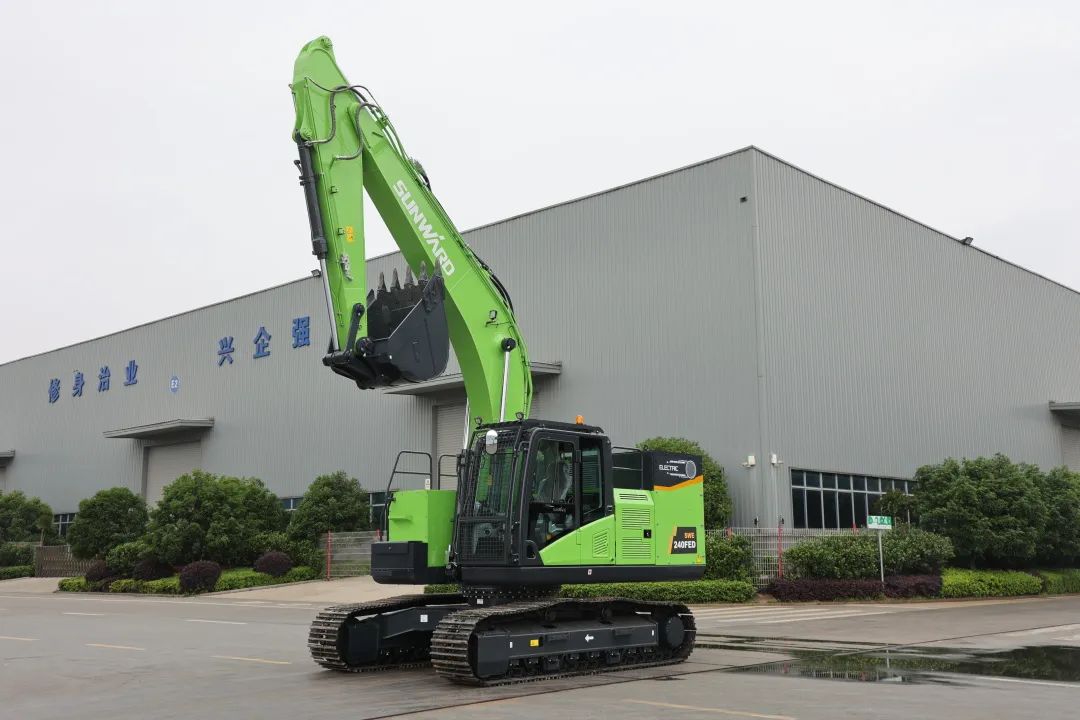 征戰(zhàn)川藏鐵路！山河智能新一代電動挖掘機成功交付