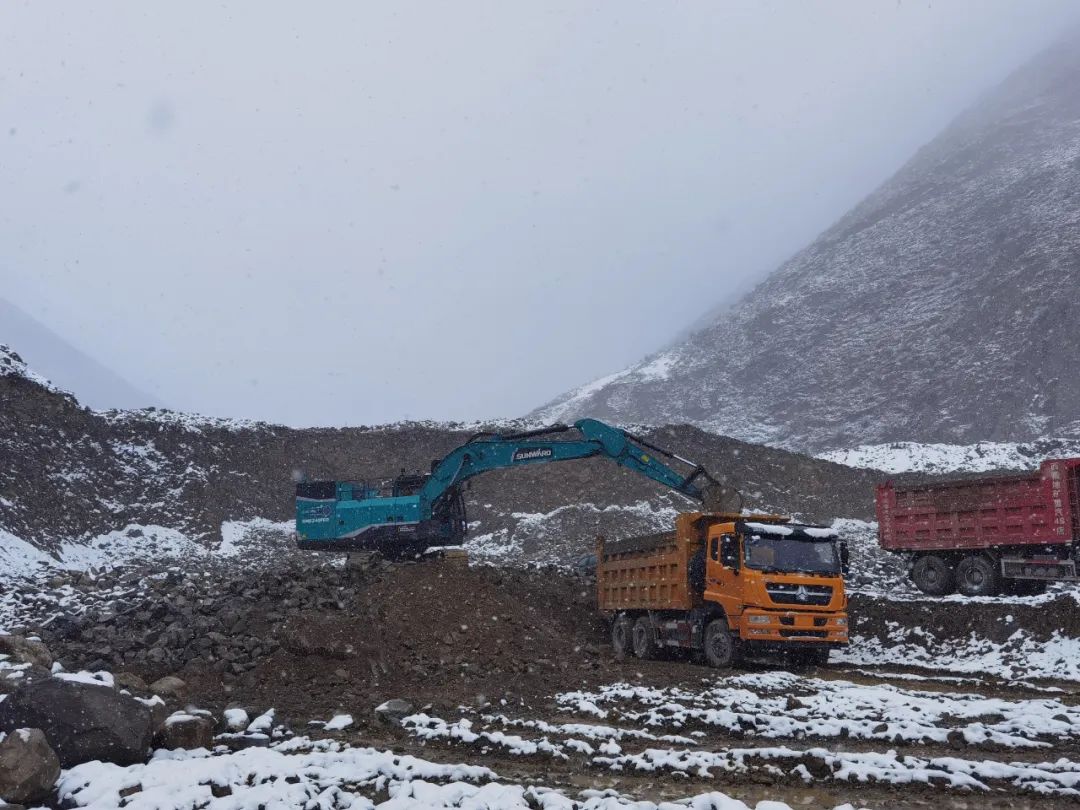 征戰(zhàn)川藏鐵路！山河智能新一代電動挖掘機成功交付