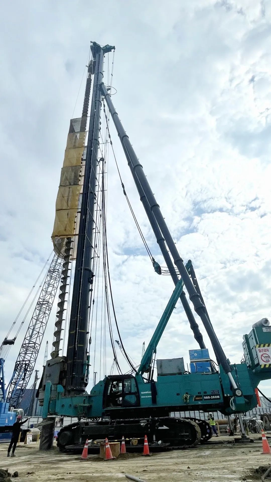 山河智能SWCH980-260全液壓多功能樁架通過湖南省首臺（套）重大技術(shù)裝備認定