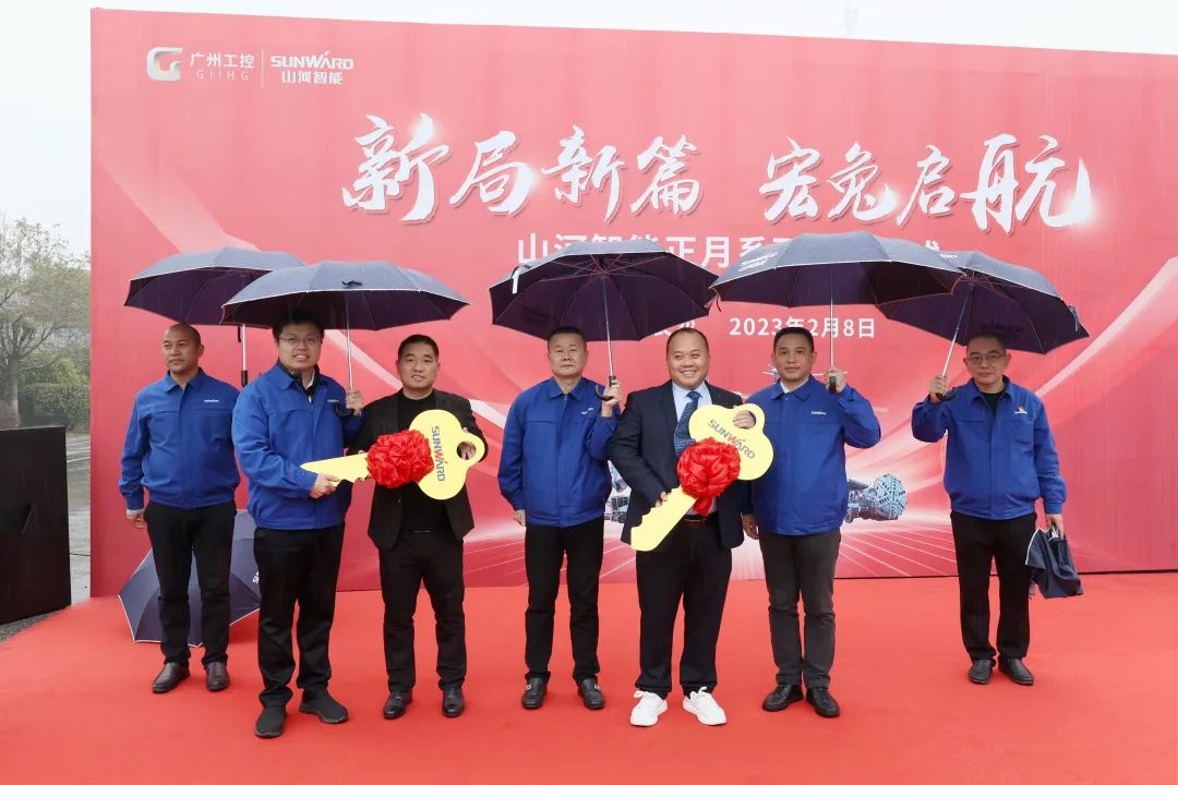 新局新篇，宏兔啟航！山河智能超200臺套設(shè)備集中發(fā)貨