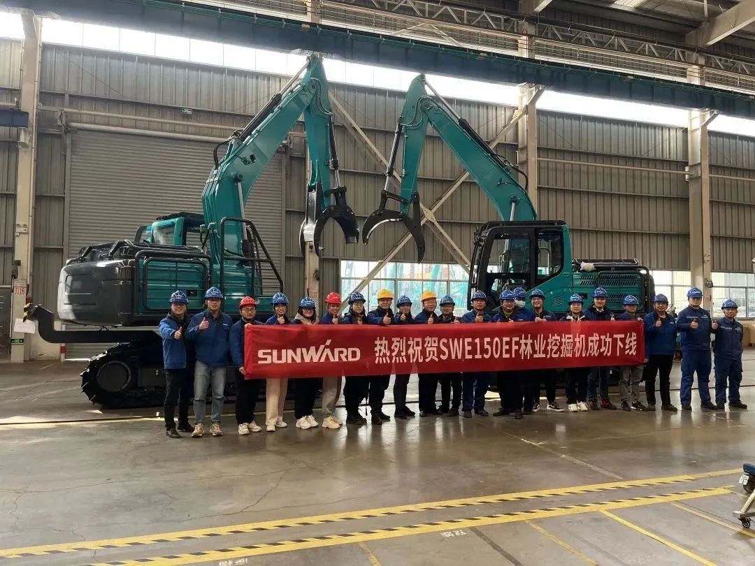 翻山越嶺，稱霸“武林”！山河智能首款中型林業(yè)挖掘機(jī)成功下線