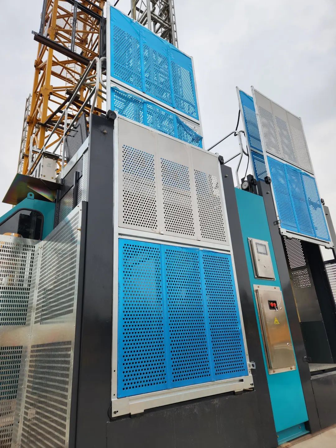 科技顯能、再添新品！山河江麓智能施工升降機成功下線
