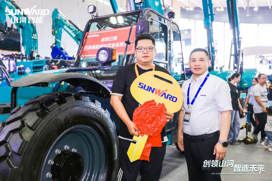 聚焦電動(dòng)化、智能化！山河智能全系列高空機(jī)械產(chǎn)品亮相長(zhǎng)沙展