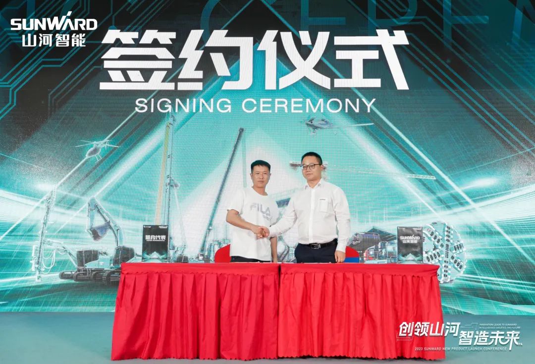 聚焦電動(dòng)化、智能化！山河智能全系列高空機(jī)械產(chǎn)品亮相長(zhǎng)沙展