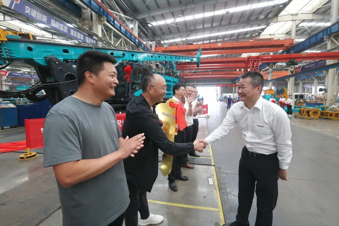 助力“雙碳”、綠動(dòng)未來！山河智能增程式電動(dòng)旋挖鉆機(jī)、液壓混合動(dòng)力旋挖鉆機(jī)齊交付