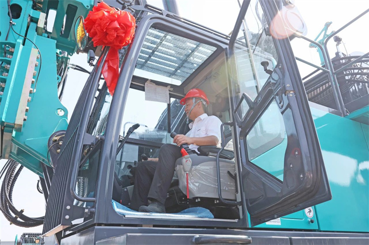 山河智能樁工機(jī)械再添強(qiáng)將！SWDM800H旋挖鉆機(jī)順利下線