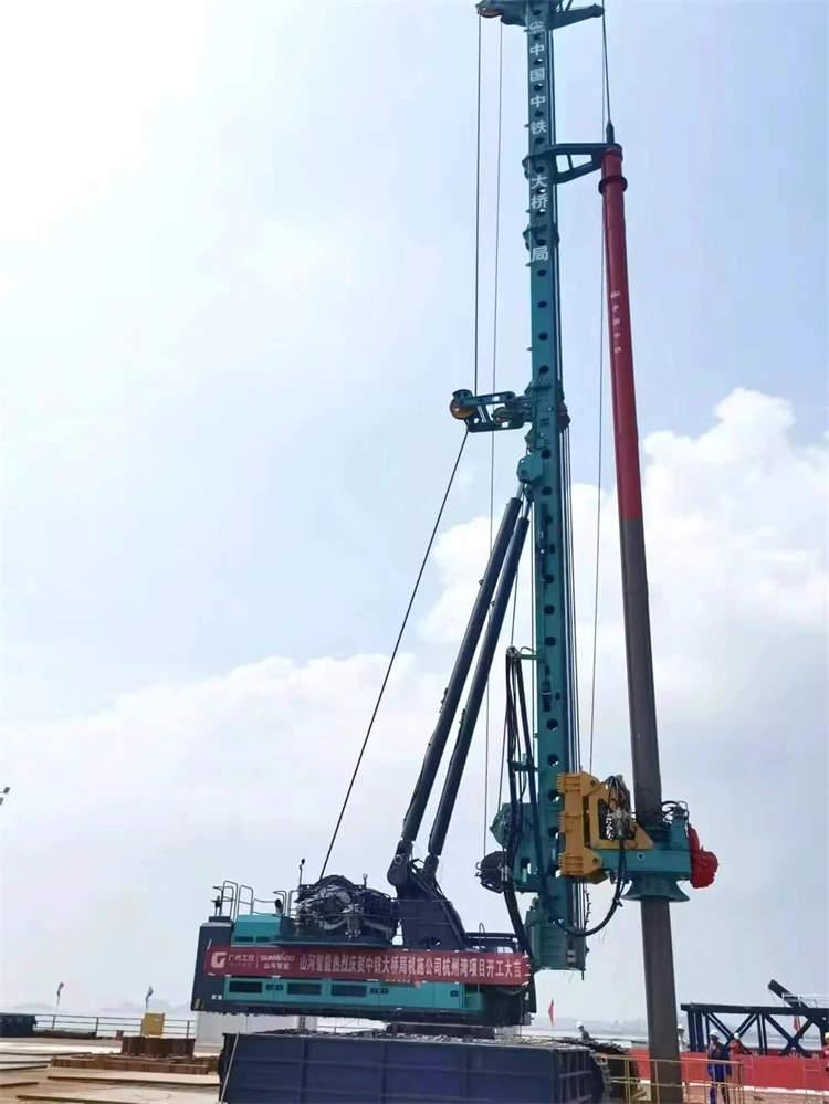 再戰(zhàn)世界級工程！山河智能超級旋挖鉆機SWDM800H助建杭州灣跨海鐵路橋項目