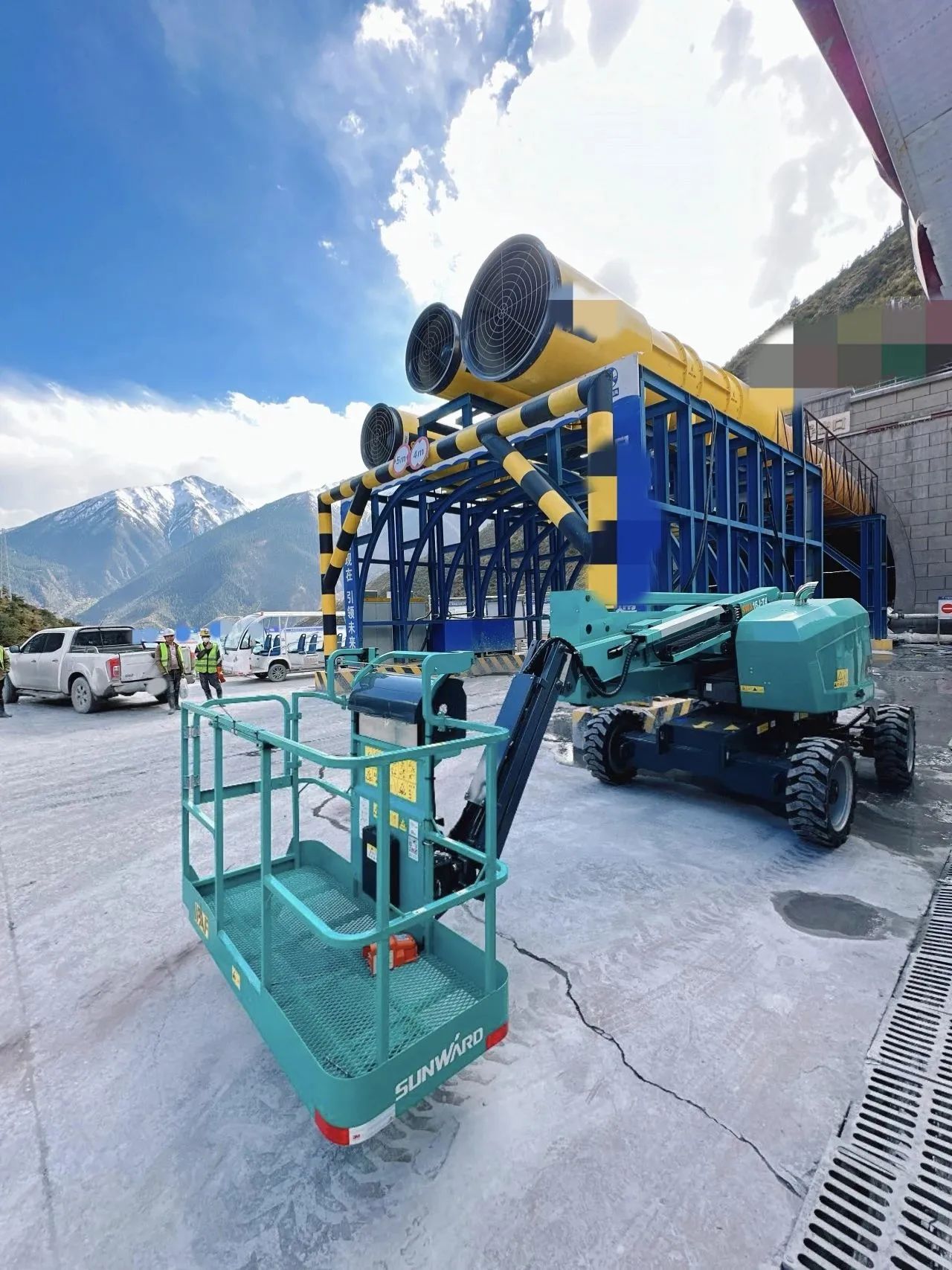 不懼高海拔挑戰(zhàn)！山河智能高空機(jī)械實(shí)力助建川藏鐵路