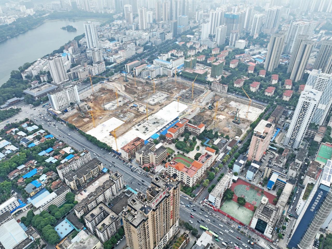 “綠巨人”顯神威！山河智能引孔式靜力壓樁機助建“綠城”南寧民生項目