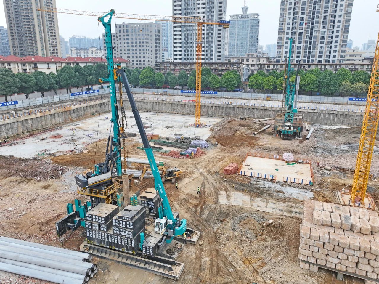“綠巨人”顯神威！山河智能引孔式靜力壓樁機助建“綠城”南寧民生項目