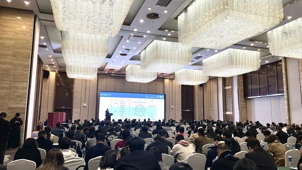 “爆品”來襲，簽單不斷！ 山河智能盛裝亮相第八屆全國高空作業(yè)平臺租賃大會