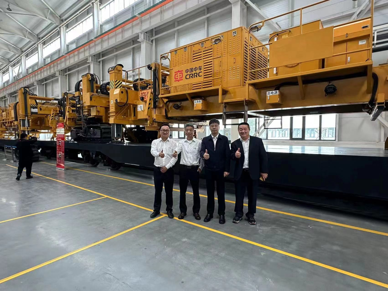 CPH-30J道岔鋪換機(jī)組全球發(fā)布！山河智能與寶雞中車(chē)時(shí)代共繪鐵路裝備新篇章！