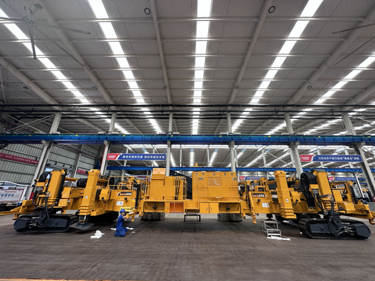 CPH-30J道岔鋪換機(jī)組全球發(fā)布！山河智能與寶雞中車(chē)時(shí)代共繪鐵路裝備新篇章！