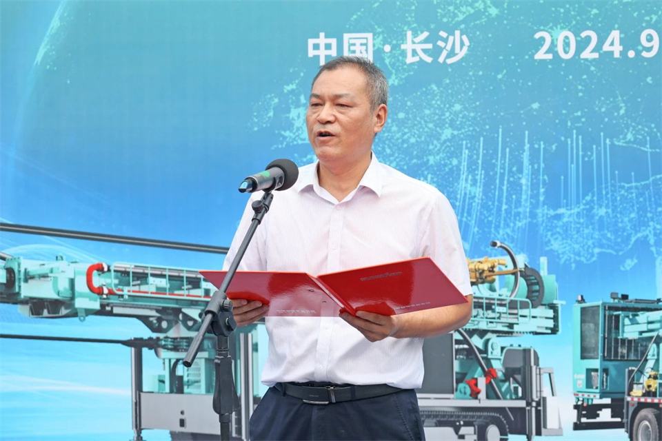 引領(lǐng)綠色科技新篇章！山河智能新能源鉆機(jī)成功交付