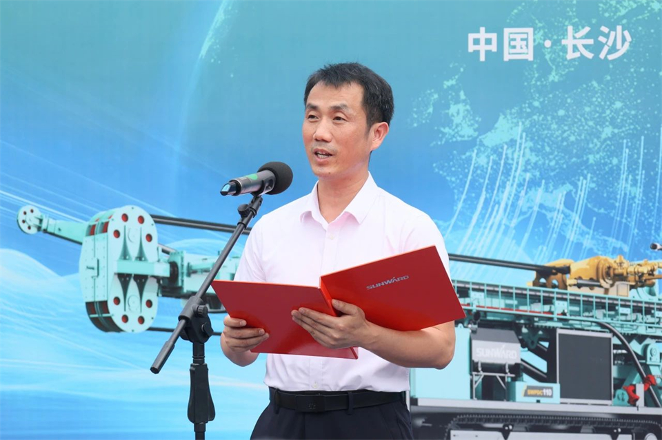 引領(lǐng)綠色科技新篇章！山河智能新能源鉆機(jī)成功交付