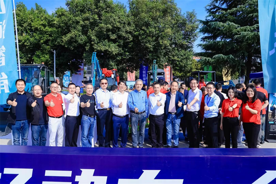 展現(xiàn)“掘”對實(shí)力！山河智能亮相2024微挖大會暨小型設(shè)備大會