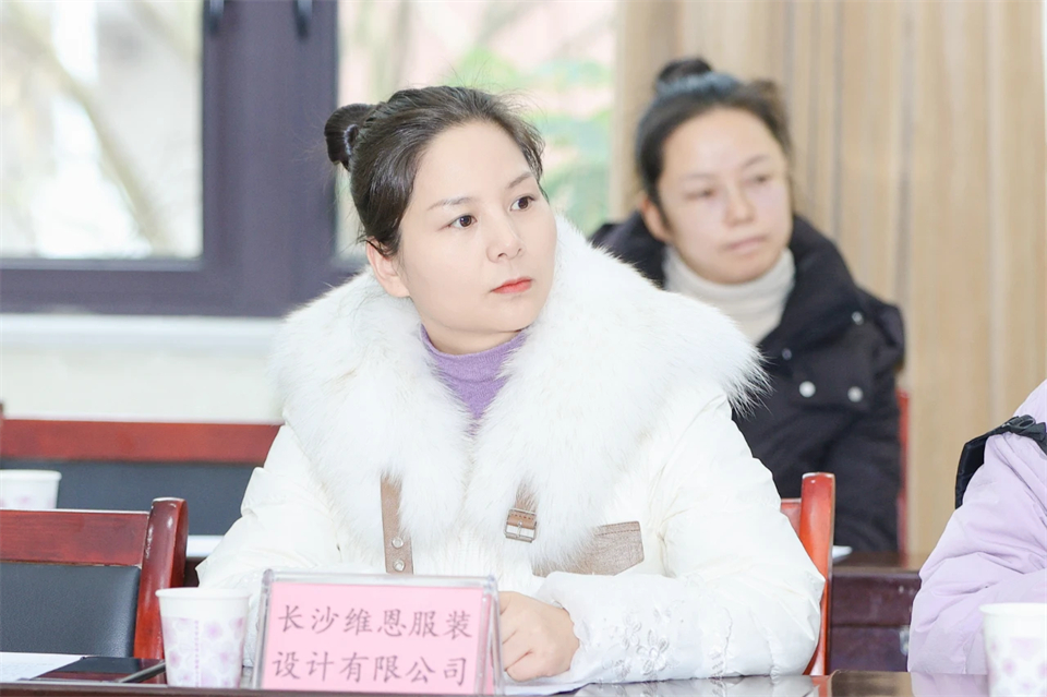 長龍街道、山河智能召開首屆年貨盛惠暨送春聯(lián)文化惠民活動工作會議