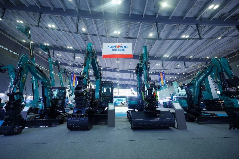 2025 CICEE | 從單一工具邁向多元化解決方案，山河智能呈現(xiàn)非凡挖掘機風采