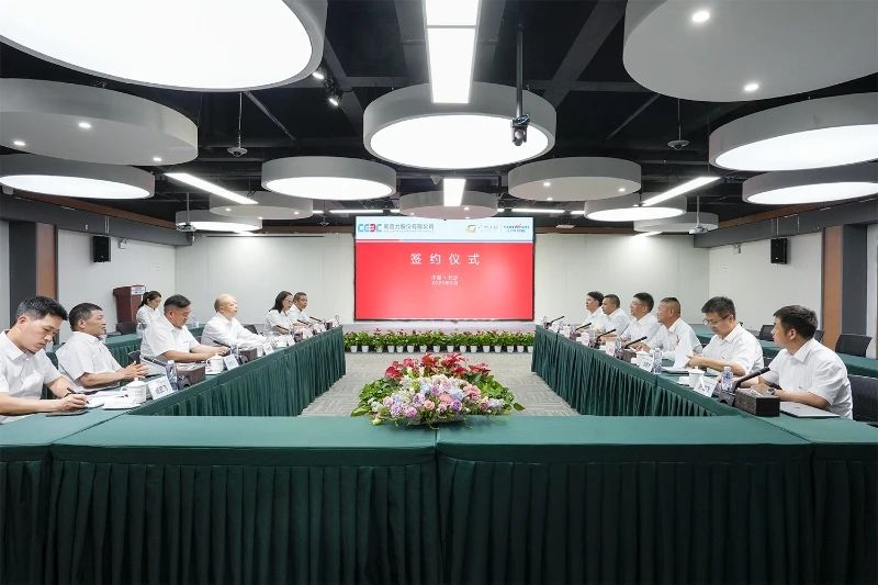 山河智能與易普力公司深化戰(zhàn)略合作，共筑混裝設(shè)備技術(shù)轉(zhuǎn)化新標(biāo)桿