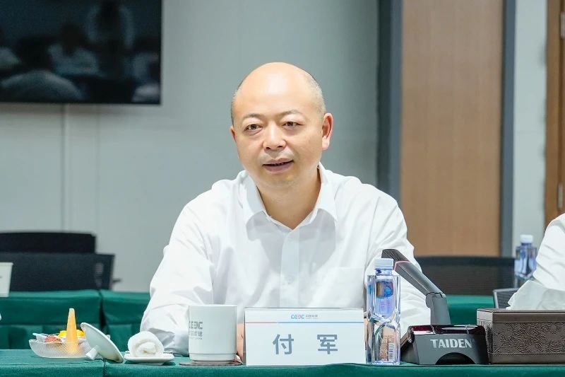 山河智能與易普力公司深化戰(zhàn)略合作，共筑混裝設(shè)備技術(shù)轉(zhuǎn)化新標(biāo)桿