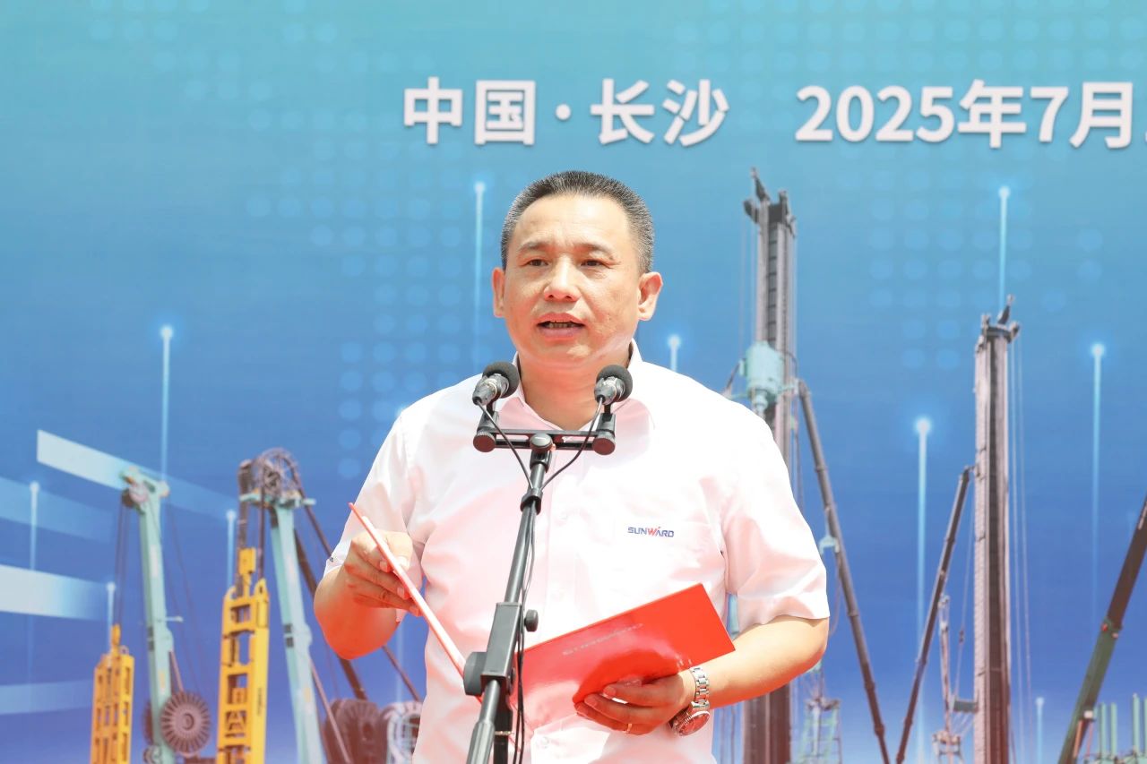 “破紀(jì)錄王者”再出征！山河智能SWDM800旋挖鉆機(jī)成功交機(jī)