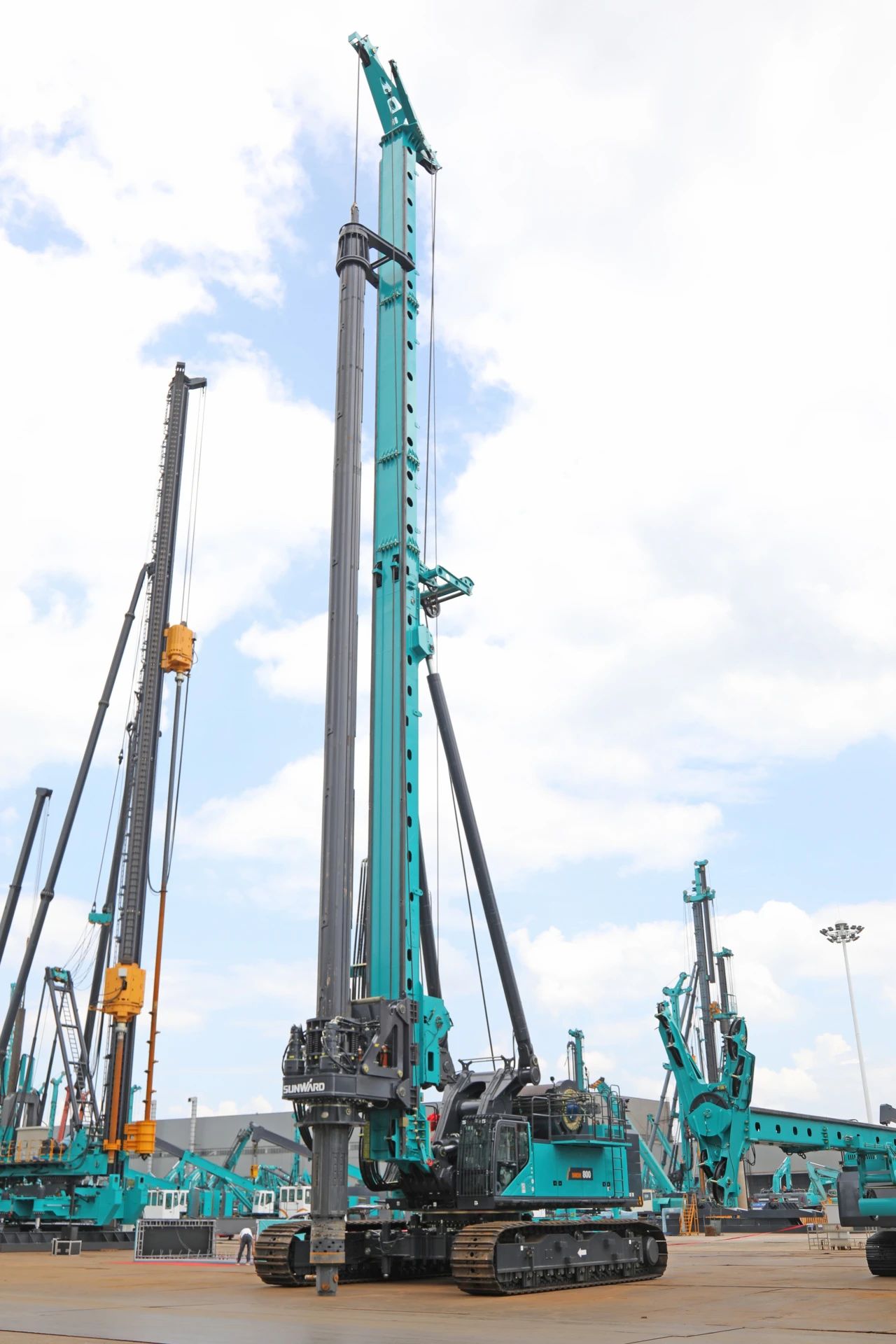 “破紀(jì)錄王者”再出征！山河智能SWDM800旋挖鉆機(jī)成功交機(jī)